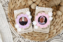 Load image into Gallery viewer, Gift for Mom or Grandma Flower Magnetic Picture Frame for Wallet Sized Photo