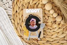 Load image into Gallery viewer, Grilling Dad Father's Day Magnetic Photo Frame for Wallet Sized Photos