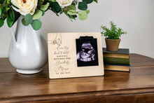 Load image into Gallery viewer, A New Tiny Hand to Hold Pregnancy Announcement Sign
