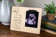 Load image into Gallery viewer, A New Tiny Hand to Hold Pregnancy Announcement Sign
