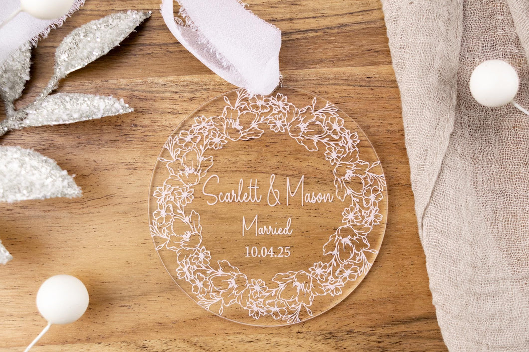 personalized married ornament with thick floral wreath 