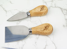 Load image into Gallery viewer, Elegant Leafy Letter Cheese Knife Set
